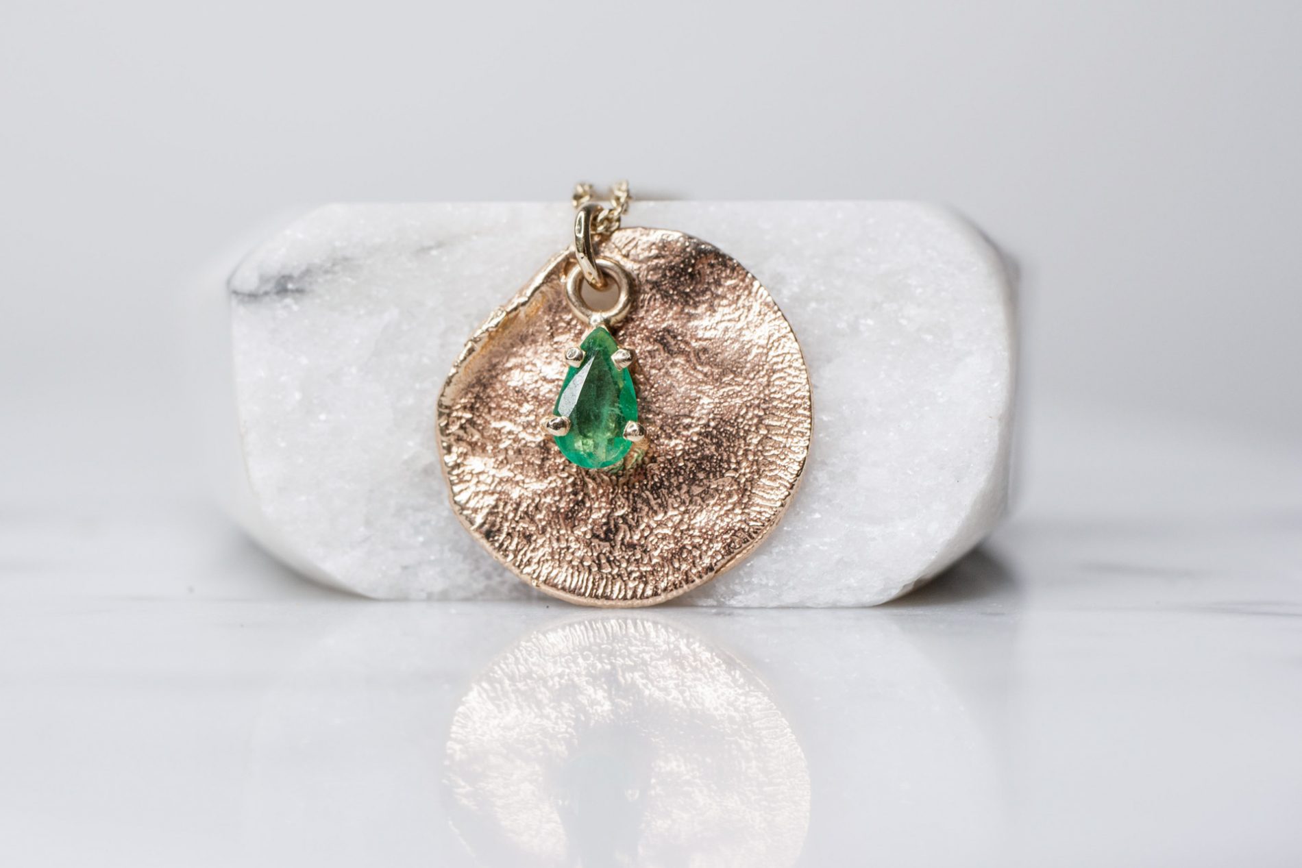 Collar Moneda Esmeralda - Image 3