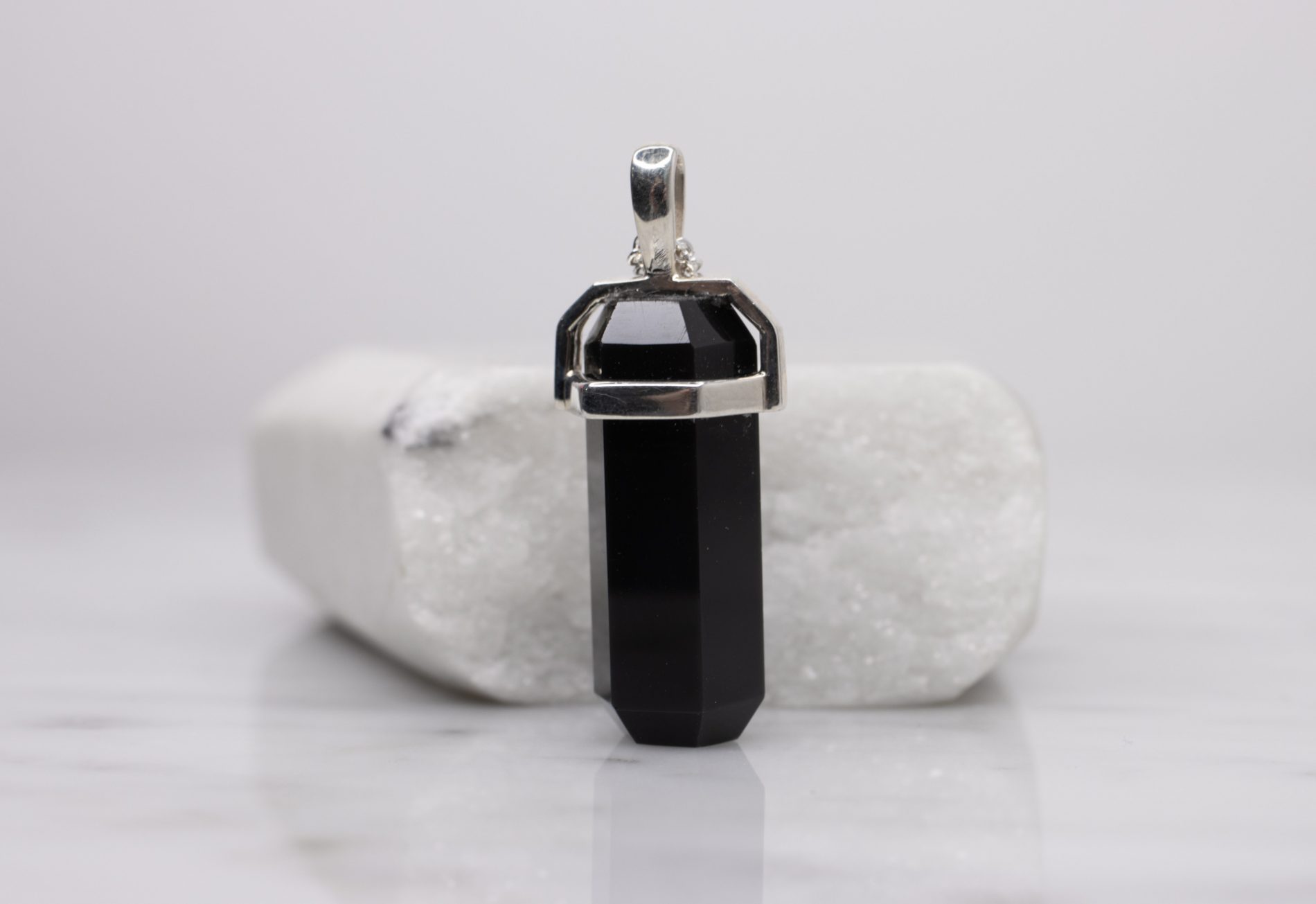 Collar Prisma Obsidiana - Image 10