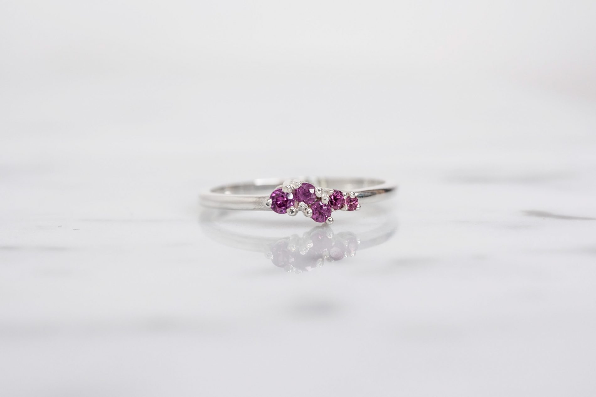 Anillo Mini Cluster Rodolita