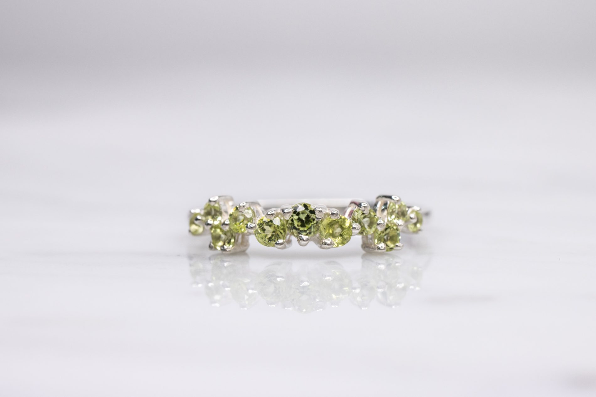 Anillo Cluster Peridot