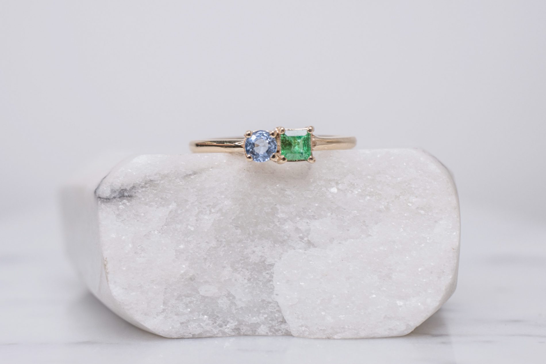 Anillo Dueto Zafiro-Esmeralda - Image 4