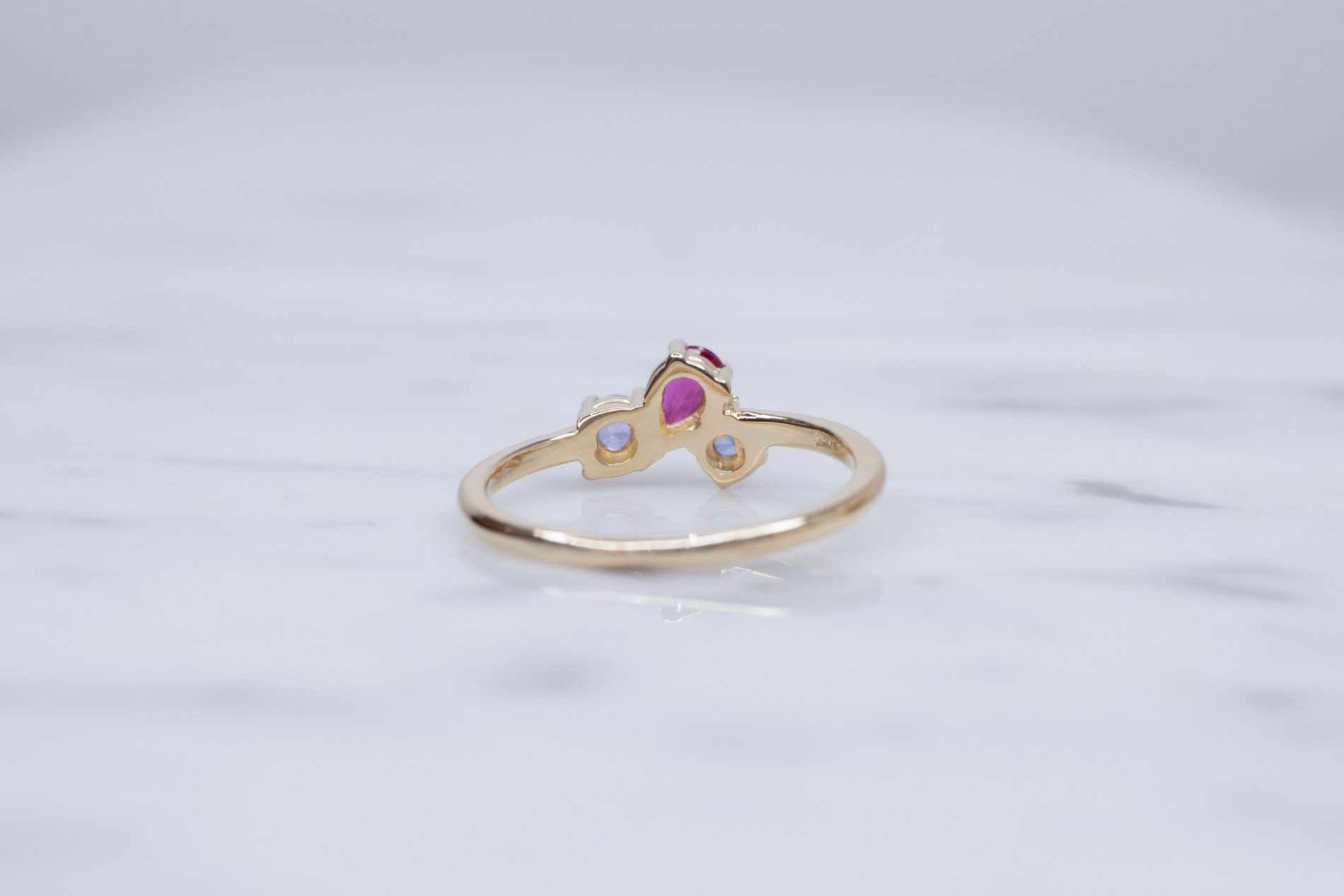 Anillo Trío Floral Zafiro-Tanzanita-Rubí - Image 3