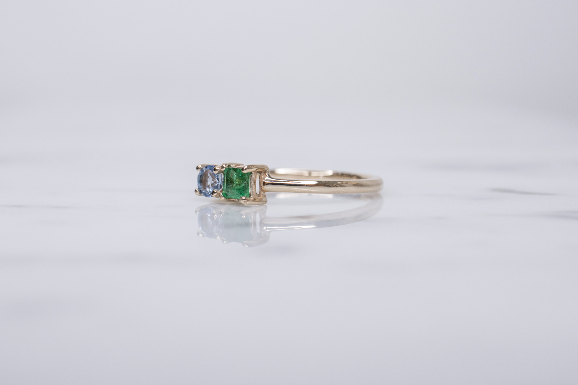 Anillo Dueto Zafiro-Esmeralda - Image 4
